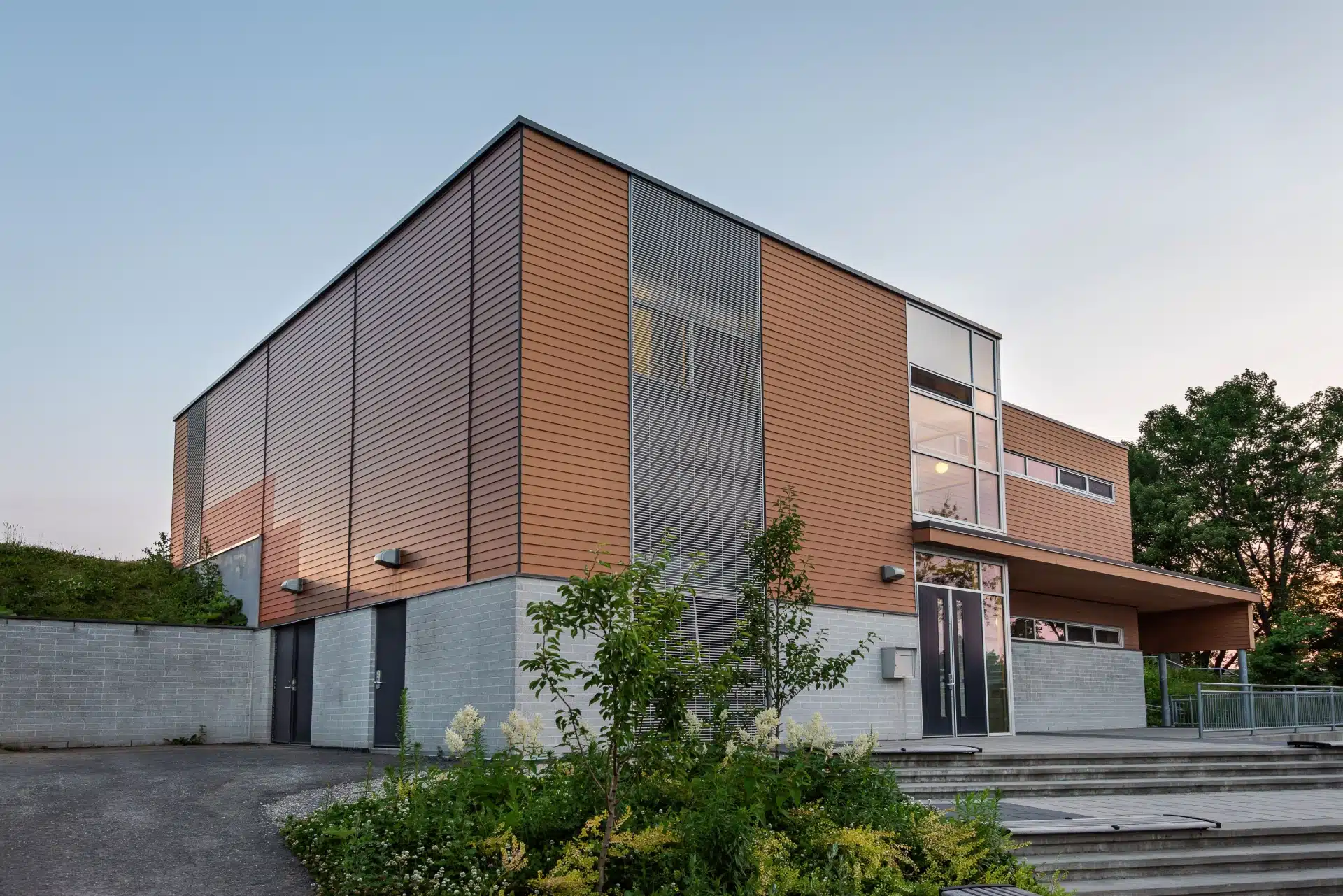 Moderne, mellomstort næringsbygg. Næringstakst skal utføres av takstmann